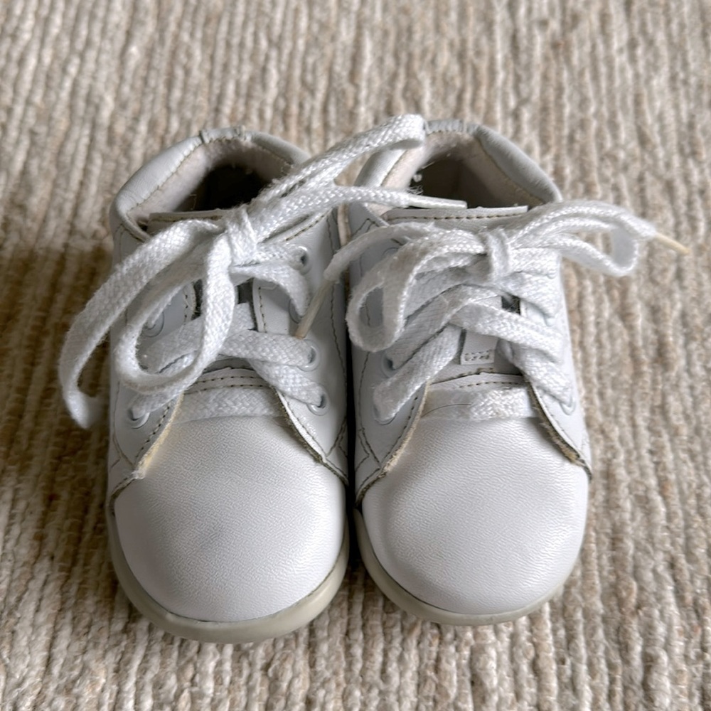 3W smart, fit, baby shoes, white skid resistant non-marking wide width uni sex